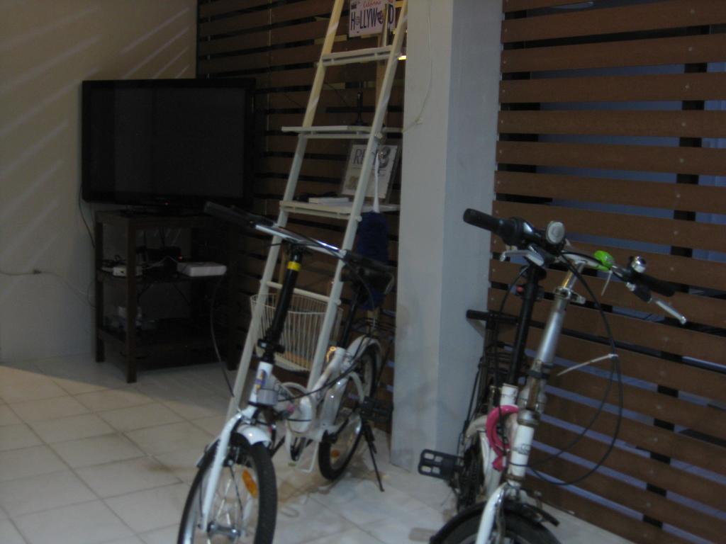Rest 3 Hostel Bangkok Exterior photo