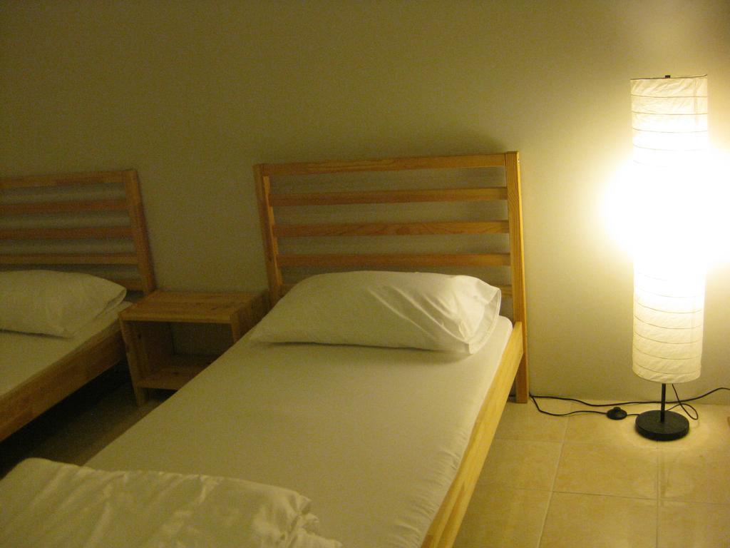 Rest 3 Hostel Bangkok Exterior photo