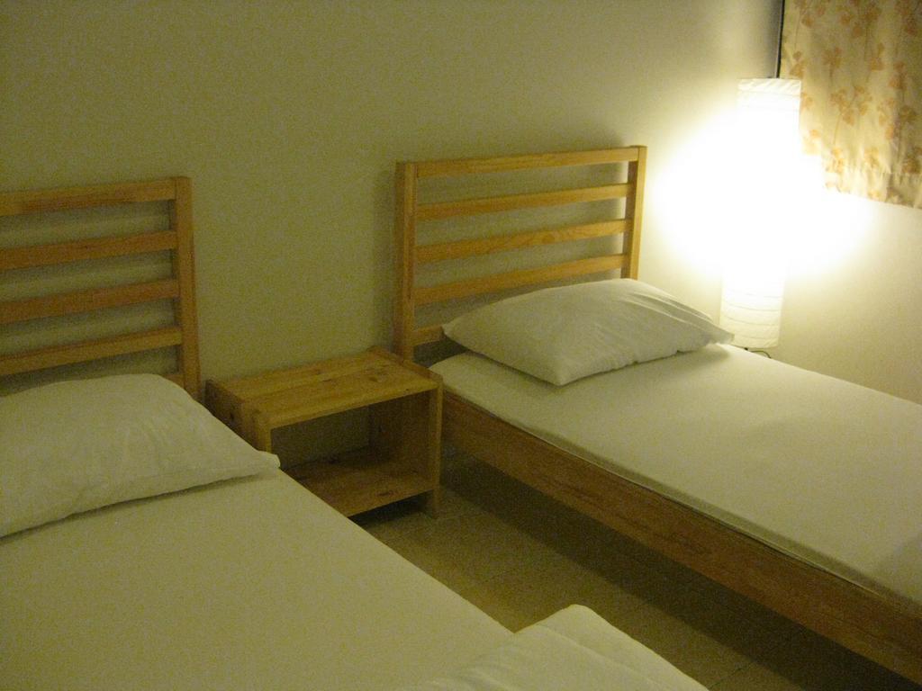 Rest 3 Hostel Bangkok Exterior photo