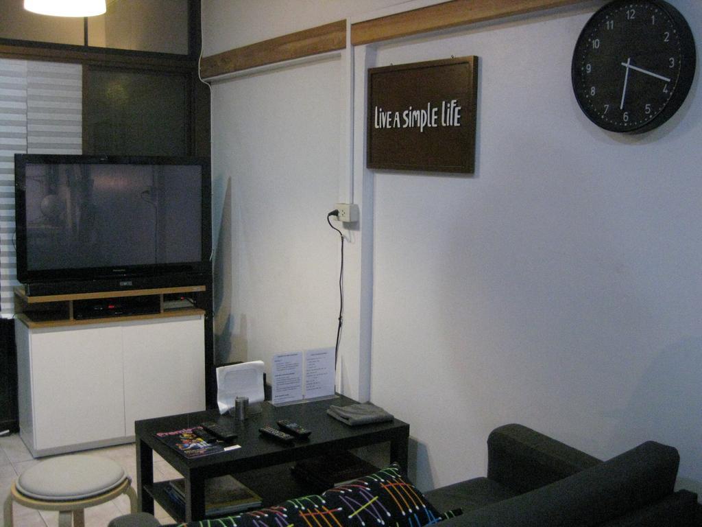 Rest 3 Hostel Bangkok Exterior photo