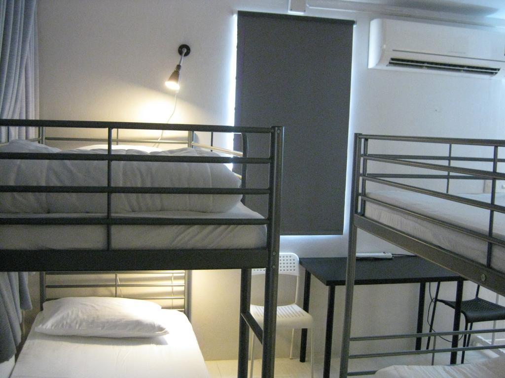 Rest 3 Hostel Bangkok Exterior photo
